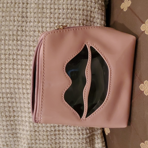 Lips Makeup Bag - Picture 1 of 9